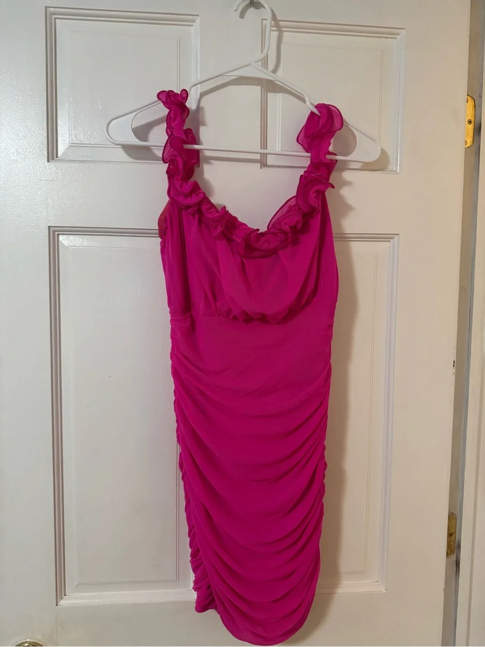 Senorita Off Shoulder lettuce Edge Ruched Mini Dress

NEVER WORN - Picture 4 of 5